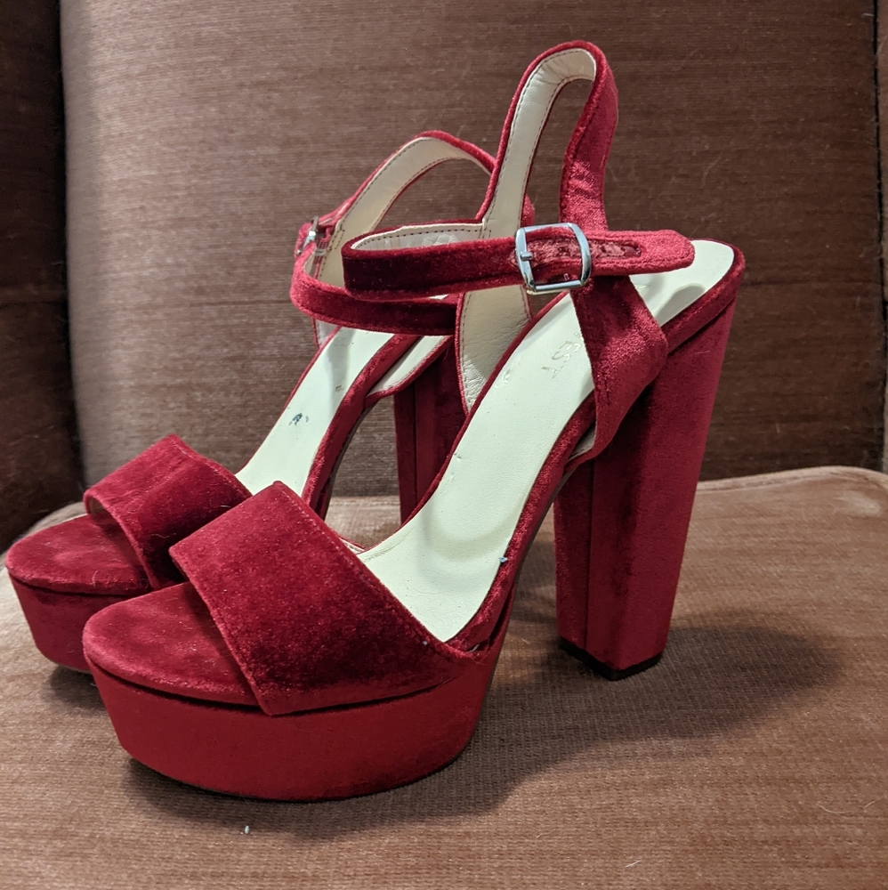Nine West Red Velvet Platform Sandals Size 5.5